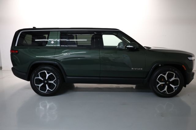 Rivian R1S Vehicle Full-screen Gallery Image 55