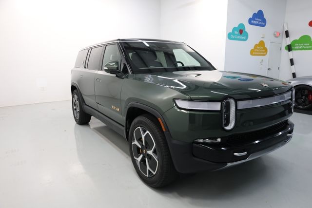 Rivian R1S Vehicle Full-screen Gallery Image 56