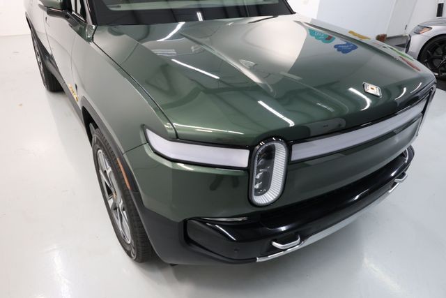 Rivian R1S Vehicle Full-screen Gallery Image 58