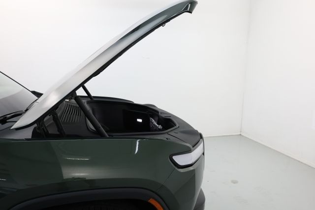 Rivian R1S Vehicle Full-screen Gallery Image 62