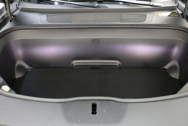 Rivian R1S Vehicle Full-screen Gallery Image 63
