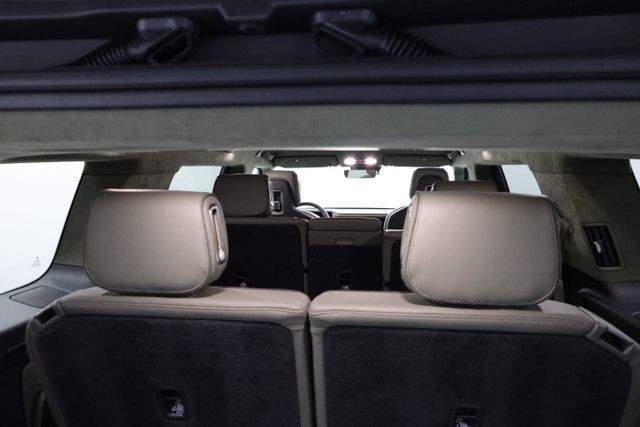 Rivian R1S Vehicle Full-screen Gallery Image 65