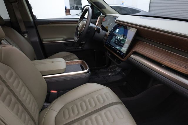 Rivian R1S Vehicle Full-screen Gallery Image 71