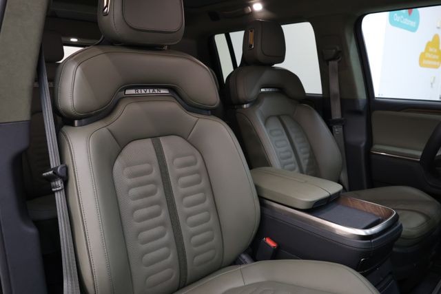 Rivian R1S Vehicle Full-screen Gallery Image 72