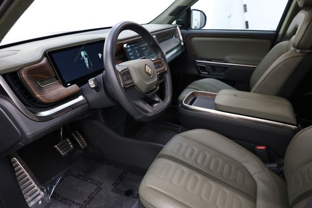 Rivian R1S Vehicle Full-screen Gallery Image 73