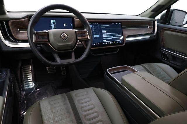 Rivian R1S Vehicle Full-screen Gallery Image 74
