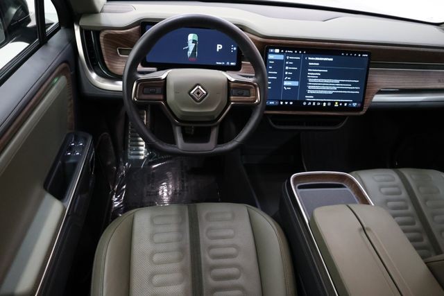 Rivian R1S Vehicle Full-screen Gallery Image 75