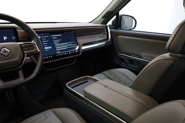 Rivian R1S Vehicle Full-screen Gallery Image 76