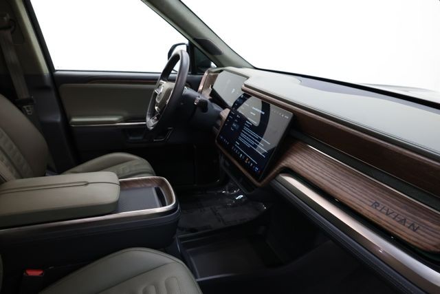 Rivian R1S Vehicle Full-screen Gallery Image 78