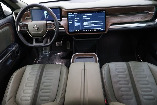 Rivian R1S Vehicle Full-screen Gallery Image 79