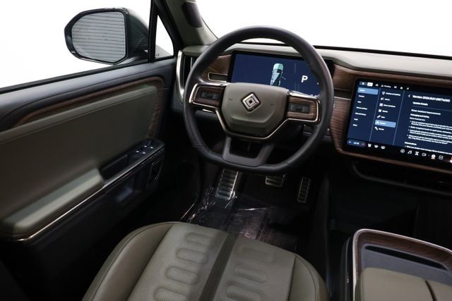 Rivian R1S Vehicle Full-screen Gallery Image 81