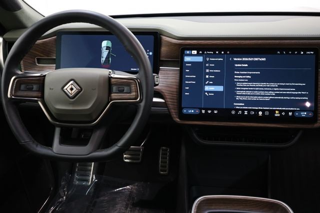 Rivian R1S Vehicle Full-screen Gallery Image 82