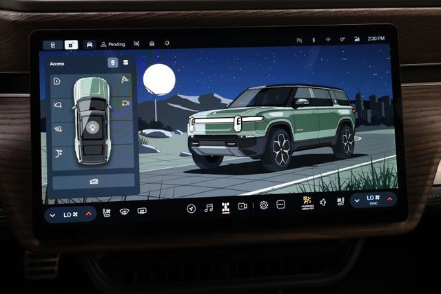 Rivian R1S Vehicle Full-screen Gallery Image 85