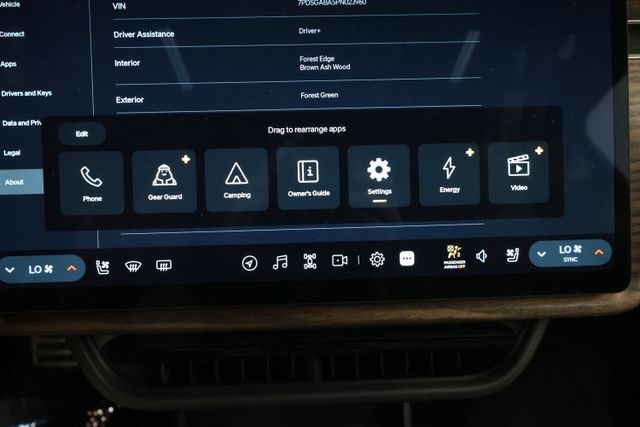 Rivian R1S Vehicle Full-screen Gallery Image 88
