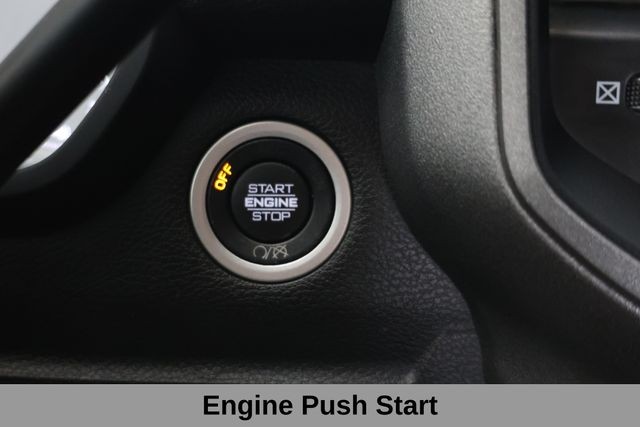 Ram 2500 Vehicle Full-screen Gallery Image 21