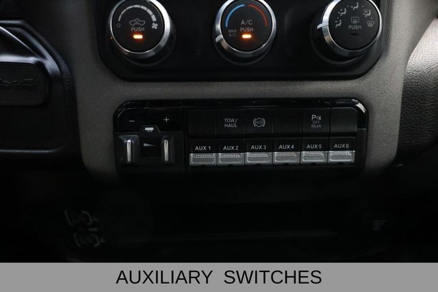 Ram 2500 Vehicle Full-screen Gallery Image 24
