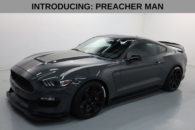 Ford Mustang Vehicle Full-screen Gallery Image 02