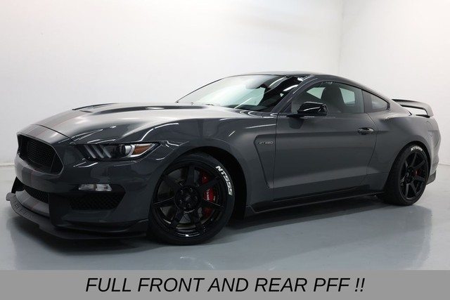 Ford Mustang Vehicle Full-screen Gallery Image 05