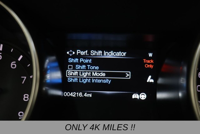 Ford Mustang Vehicle Full-screen Gallery Image 08
