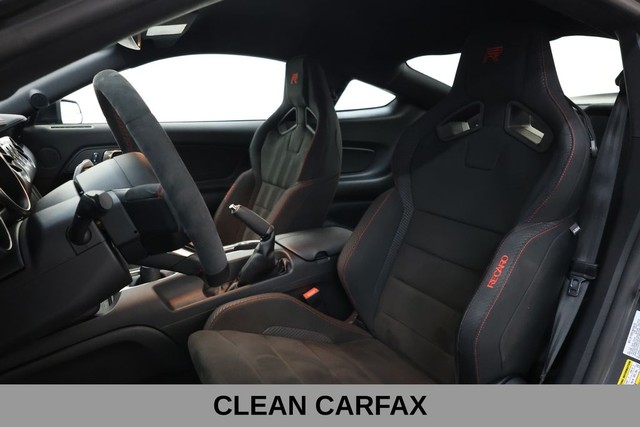 Ford Mustang Vehicle Full-screen Gallery Image 12