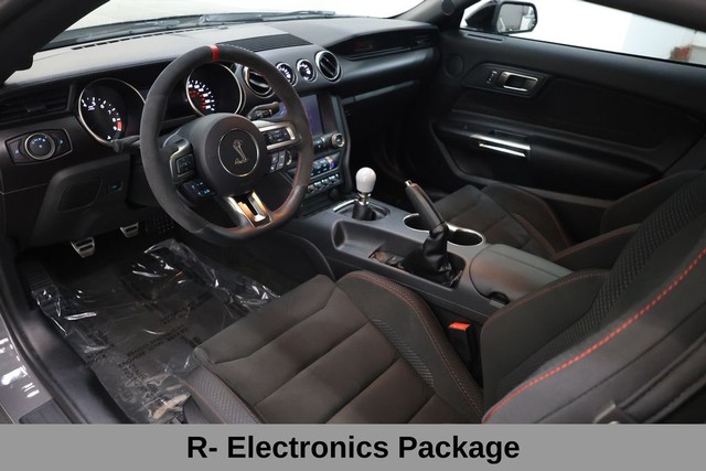 Ford Mustang Vehicle Full-screen Gallery Image 13