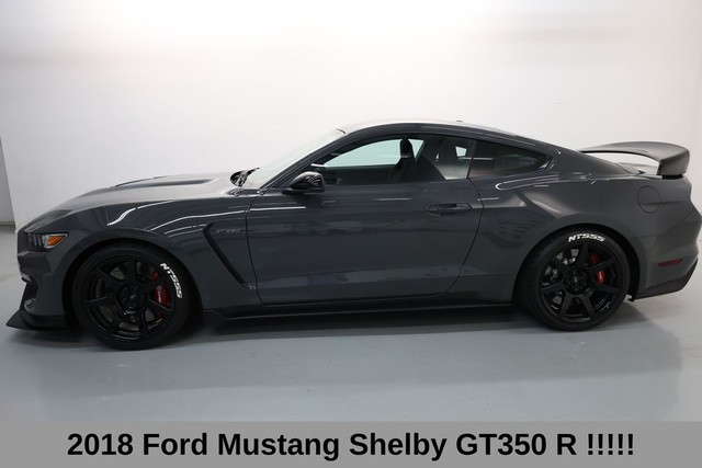 Ford Mustang Vehicle Full-screen Gallery Image 14