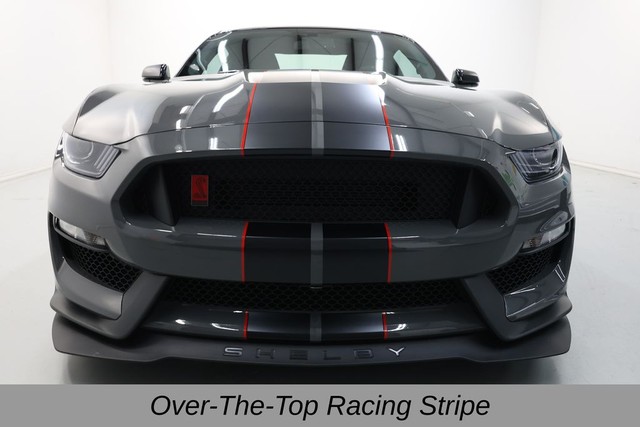 Ford Mustang Vehicle Full-screen Gallery Image 15