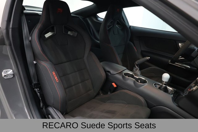 Ford Mustang Vehicle Full-screen Gallery Image 18