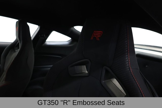 Ford Mustang Vehicle Full-screen Gallery Image 19