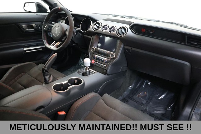 Ford Mustang Vehicle Full-screen Gallery Image 21