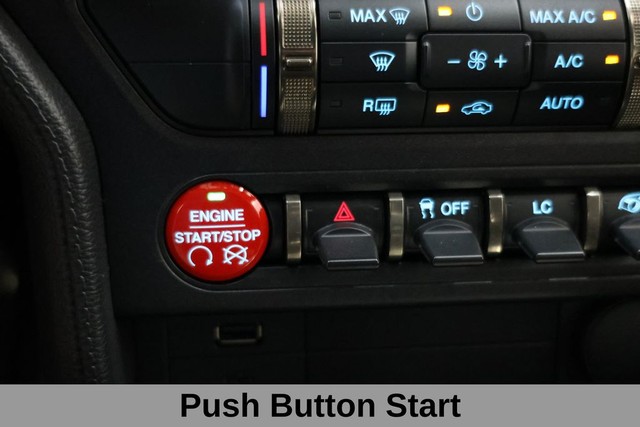 Ford Mustang Vehicle Full-screen Gallery Image 25
