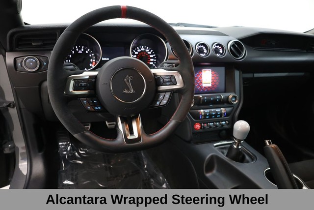 Ford Mustang Vehicle Full-screen Gallery Image 35