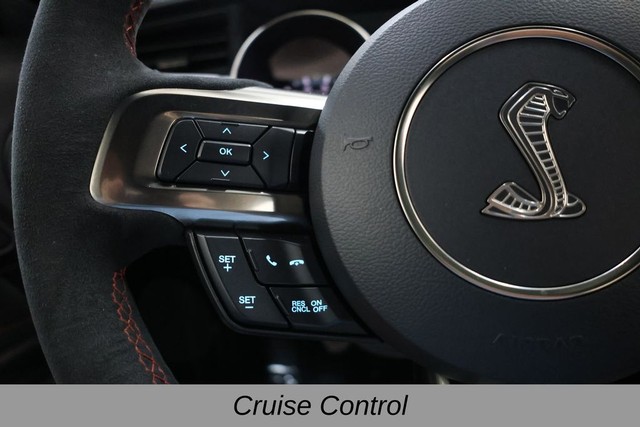 Ford Mustang Vehicle Full-screen Gallery Image 36