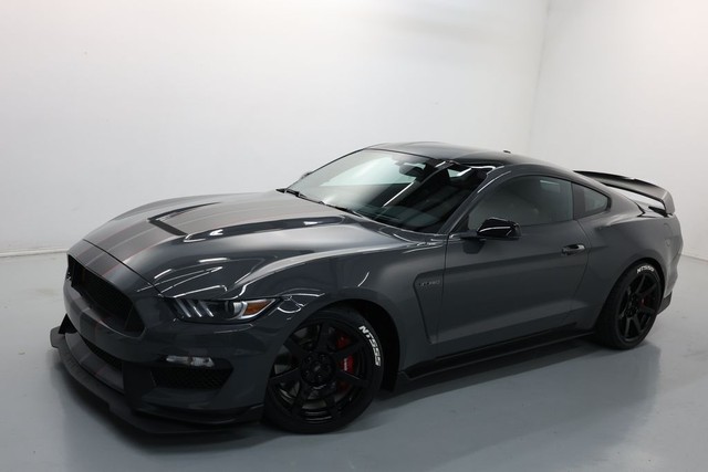 Ford Mustang Vehicle Full-screen Gallery Image 49