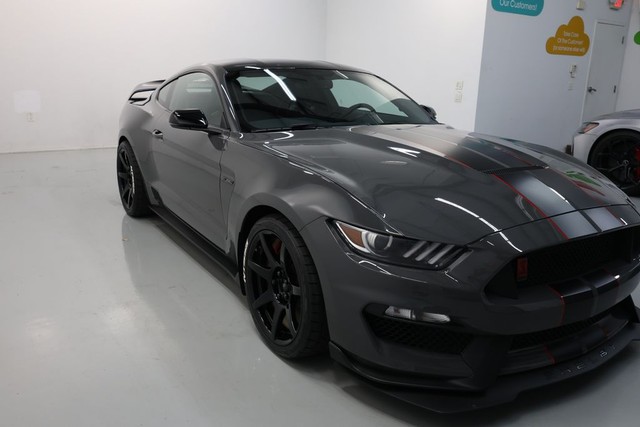 Ford Mustang Vehicle Full-screen Gallery Image 50
