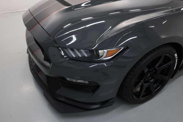 Ford Mustang Vehicle Full-screen Gallery Image 51