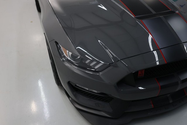 Ford Mustang Vehicle Full-screen Gallery Image 53