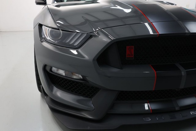 Ford Mustang Vehicle Full-screen Gallery Image 54