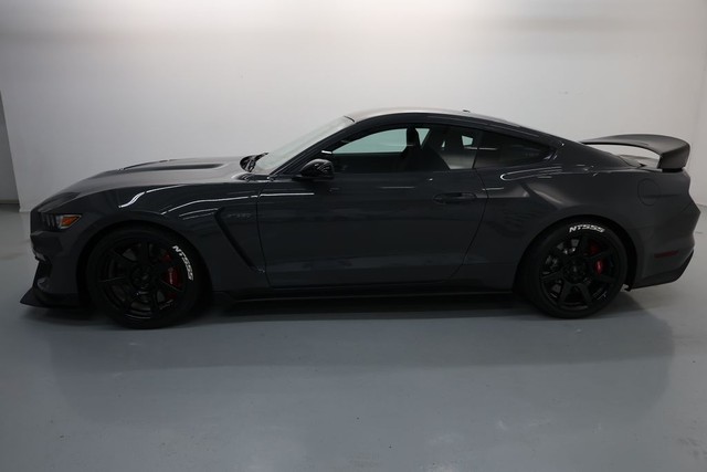 Ford Mustang Vehicle Full-screen Gallery Image 55