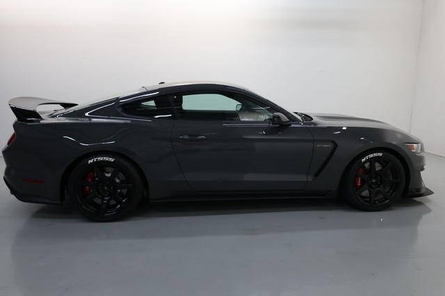 Ford Mustang Vehicle Full-screen Gallery Image 58