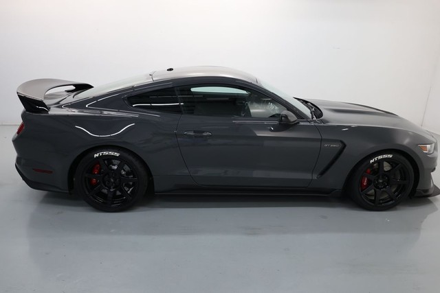 Ford Mustang Vehicle Full-screen Gallery Image 59