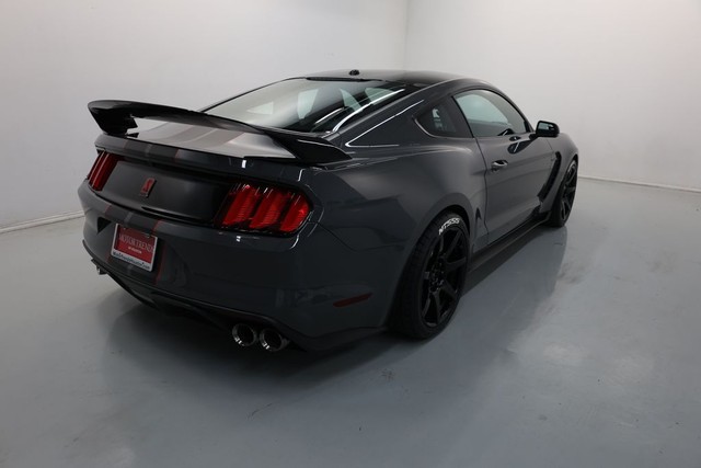 Ford Mustang Vehicle Full-screen Gallery Image 60