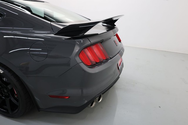 Ford Mustang Vehicle Full-screen Gallery Image 61