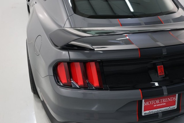 Ford Mustang Vehicle Full-screen Gallery Image 63