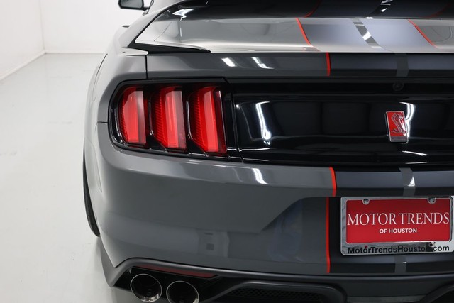 Ford Mustang Vehicle Full-screen Gallery Image 64