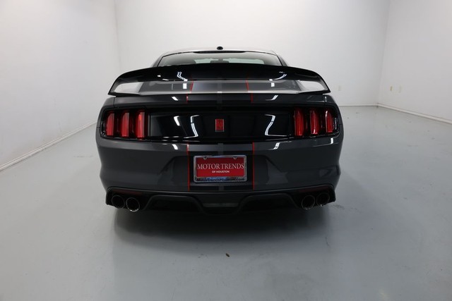 Ford Mustang Vehicle Full-screen Gallery Image 65