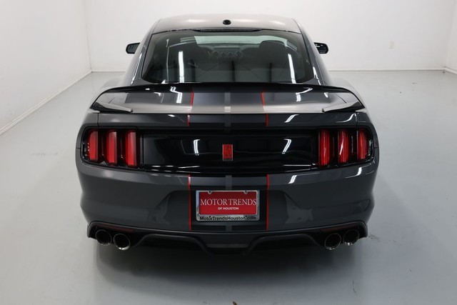 Ford Mustang Vehicle Full-screen Gallery Image 66