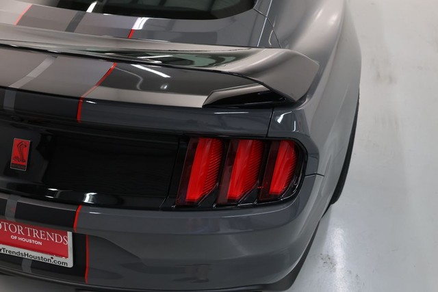 Ford Mustang Vehicle Full-screen Gallery Image 67