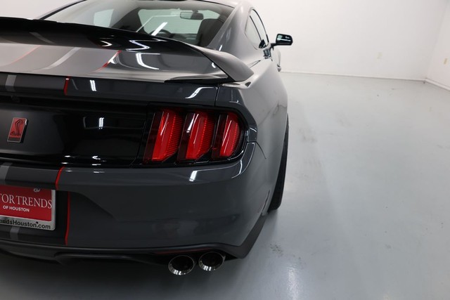 Ford Mustang Vehicle Full-screen Gallery Image 68