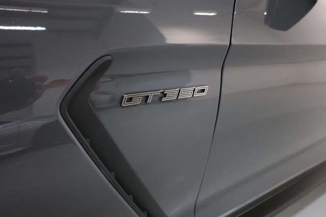 Ford Mustang Vehicle Full-screen Gallery Image 72
